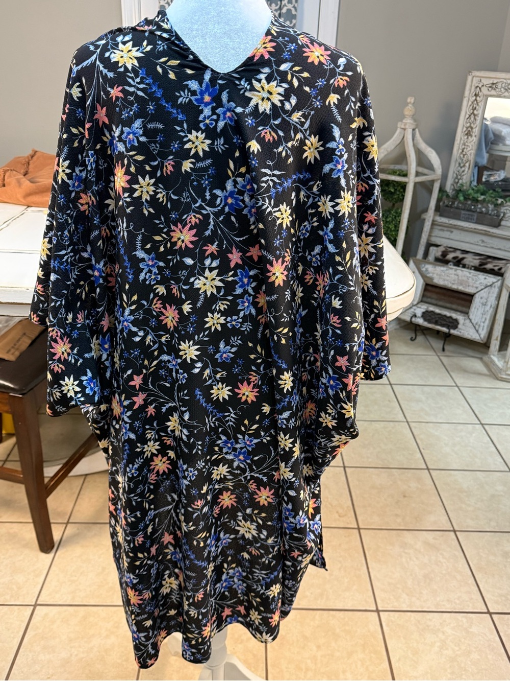 Black Floral Open Kimono - Multicolor Flowers One Size - Picture 4 of 7